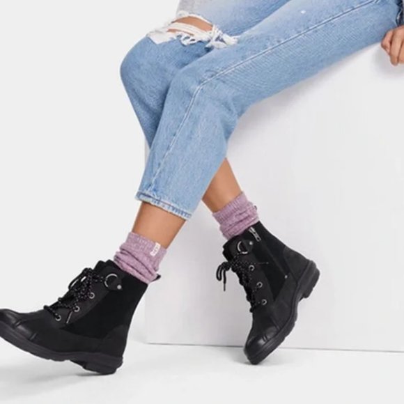 🎁  UGG Women's Hapsburg Duck Fashion Boot - Picture 2 of 10